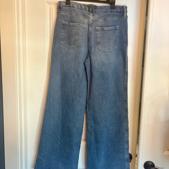 Good American Blue Flare Wide Leg Jeans - Picture 3 of 4
